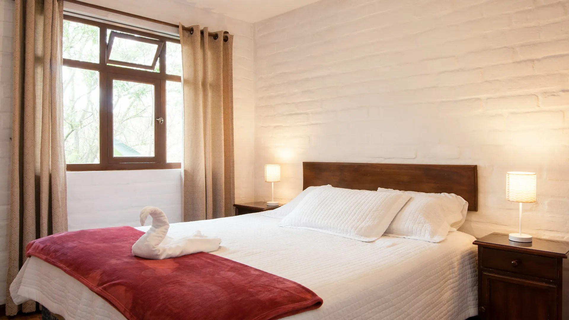 Apartamentos Otorongo Cuenca Ecuador アパートホテル